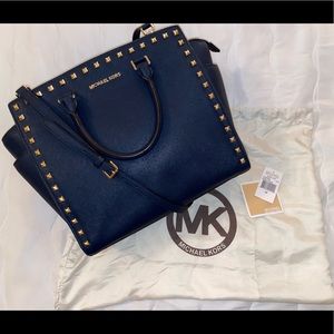 MICHAEL MICHAEL KORS SELMA STUDDED SAFFIANO LEATHER SATCHEL LARGE NAVY BLUE
